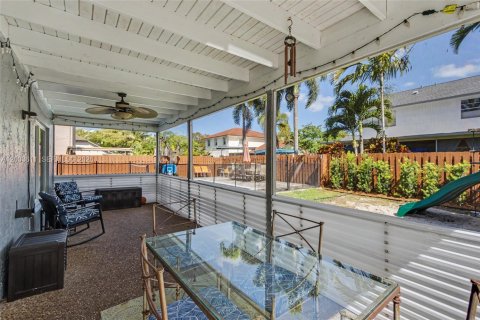 House in Plantation, Florida 4 bedrooms, 187.29 sq.m. № 2068922 - photo 15