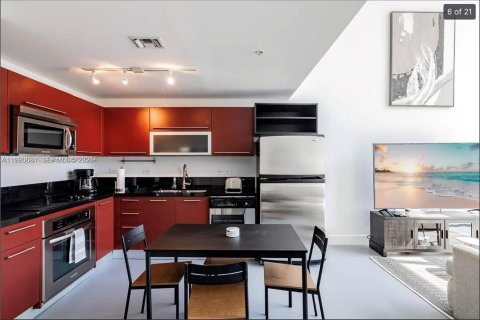 Condominio en venta en Miami, Florida, 1 dormitorio, 90.86 m2 № 2057980 - foto 5