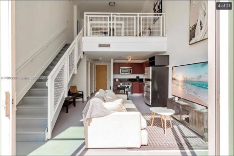 Condominio en venta en Miami, Florida, 1 dormitorio, 90.86 m2 № 2057980 - foto 3