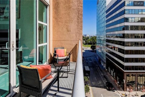 Condominio en venta en Miami, Florida, 1 dormitorio, 90.86 m2 № 2057980 - foto 17