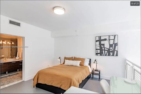 Condominio en venta en Miami, Florida, 1 dormitorio, 90.86 m2 № 2057980 - foto 9