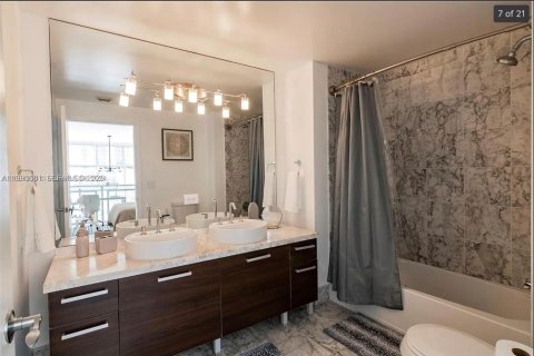 Condominio en venta en Miami, Florida, 1 dormitorio, 90.86 m2 № 2057980 - foto 13