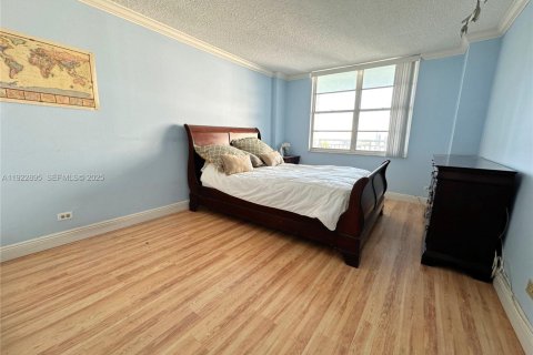 Condominio en venta en Sunny Isles Beach, Florida, 2 dormitorios, 138.24 m2 № 1984377 - foto 9