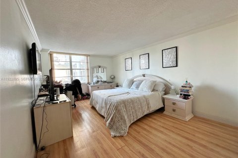 Condominio en venta en Sunny Isles Beach, Florida, 2 dormitorios, 138.24 m2 № 1984377 - foto 11