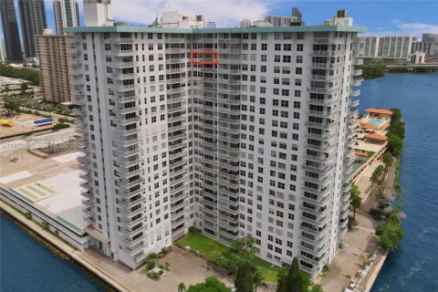 Condominio en venta en Sunny Isles Beach, Florida, 2 dormitorios, 138.24 m2 № 1984377 - foto 3