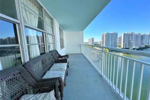 Condominio en venta en Sunny Isles Beach, Florida, 2 dormitorios, 138.24 m2 № 1984377 - foto 4