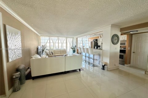 Condominio en venta en Sunny Isles Beach, Florida, 2 dormitorios, 138.24 m2 № 1984377 - foto 5