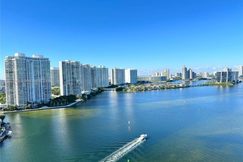 Condominio en venta en Sunny Isles Beach, Florida, 2 dormitorios, 138.24 m2 № 1984377 - foto 1