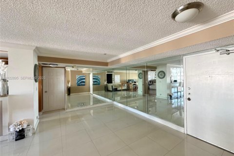 Condominio en venta en Sunny Isles Beach, Florida, 2 dormitorios, 138.24 m2 № 1984377 - foto 8