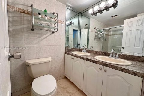 Condominio en venta en Sunny Isles Beach, Florida, 2 dormitorios, 138.24 m2 № 1984377 - foto 10