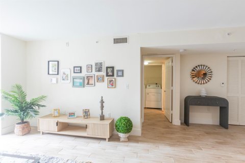 Apartment in Miami, Florida 2 bedrooms, 94.85 sq.m. № 2086705 - photo 13