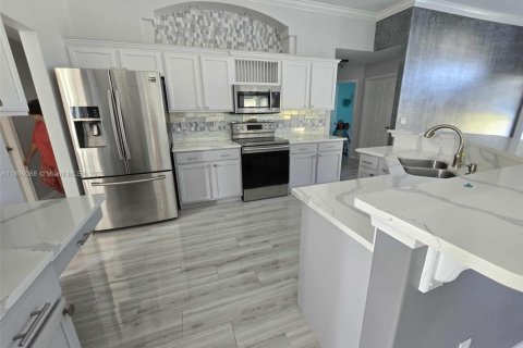 Casa en alquiler en Port St. Lucie, Florida, 3 dormitorios, 191.47 m2 № 1950376 - foto 1