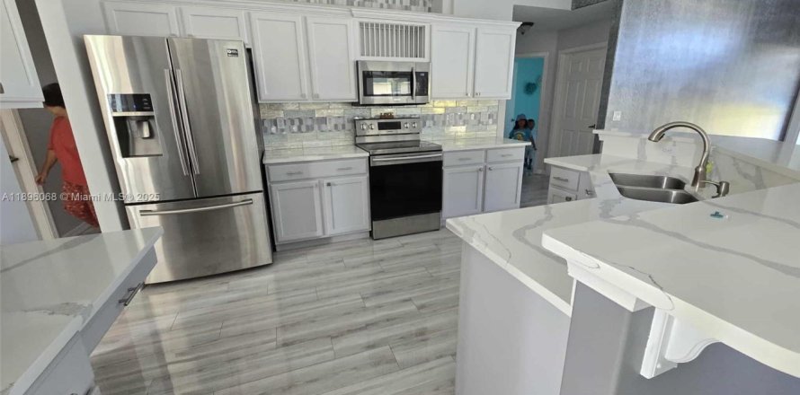 Casa en Port St. Lucie, Florida 3 dormitorios, 191.47 m2 № 1950376