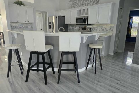 Casa en alquiler en Port St. Lucie, Florida, 3 dormitorios, 191.47 m2 № 1950376 - foto 3