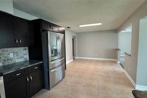 House in Port Orange, Florida 2 bedrooms, 145.02 sq.m. № 1655767 - photo 10