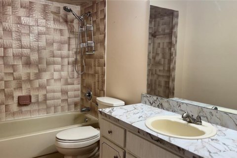 House in Port Orange, Florida 2 bedrooms, 145.02 sq.m. № 1655767 - photo 16
