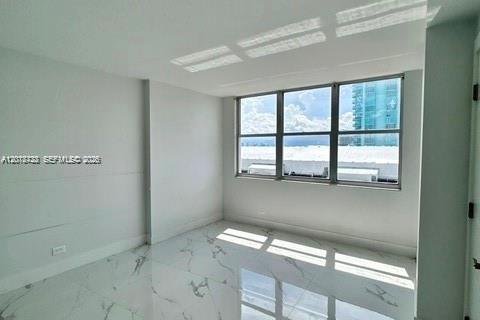 Copropriété à louer à Miami Beach, Floride: 3 chambres, 119.84 m2 № 2323534 - photo 8