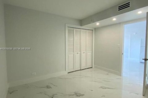 Copropriété à louer à Miami Beach, Floride: 3 chambres, 119.84 m2 № 2323534 - photo 17