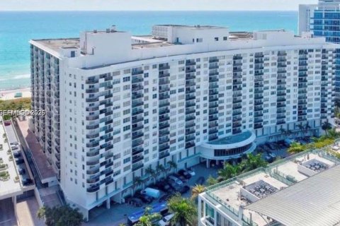 Copropriété à louer à Miami Beach, Floride: 3 chambres, 119.84 m2 № 2323534 - photo 25