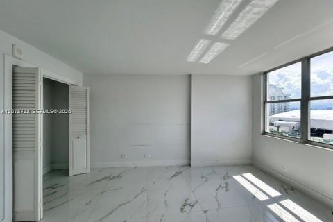 Copropriété à louer à Miami Beach, Floride: 3 chambres, 119.84 m2 № 2323534 - photo 9