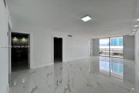 Copropriété à louer à Miami Beach, Floride: 3 chambres, 119.84 m2 № 2323534 - photo 2