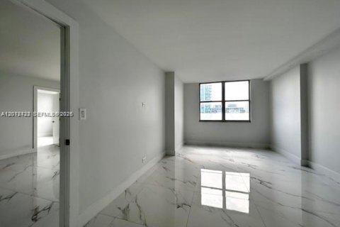 Copropriété à louer à Miami Beach, Floride: 3 chambres, 119.84 m2 № 2323534 - photo 6