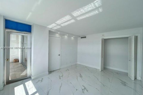 Copropriété à louer à Miami Beach, Floride: 3 chambres, 119.84 m2 № 2323534 - photo 7