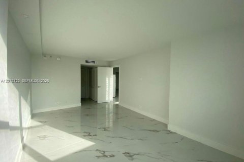 Copropriété à louer à Miami Beach, Floride: 3 chambres, 119.84 m2 № 2323534 - photo 12