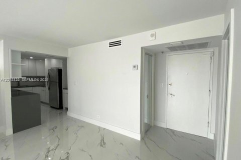 Copropriété à louer à Miami Beach, Floride: 3 chambres, 119.84 m2 № 2323534 - photo 4