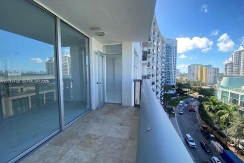 Copropriété à louer à Miami Beach, Floride: 3 chambres, 119.84 m2 № 2323534 - photo 24