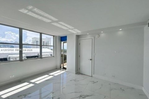 Copropriété à louer à Miami Beach, Floride: 3 chambres, 119.84 m2 № 2323534 - photo 10