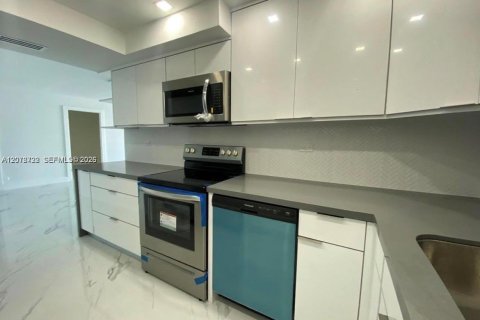 Copropriété à louer à Miami Beach, Floride: 3 chambres, 119.84 m2 № 2323534 - photo 5