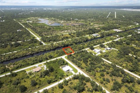 Terreno en venta en Port Charlotte, Florida № 2380708 - foto 4