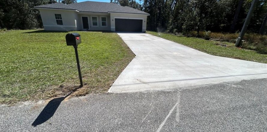 Villa ou maison à Citrus Springs, Floride 4 chambres, 147.34 m2 № 1849865