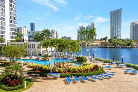 Copropriété à vendre à Aventura, Floride: 2 chambres, 126.44 m2 № 1701643 - photo 15