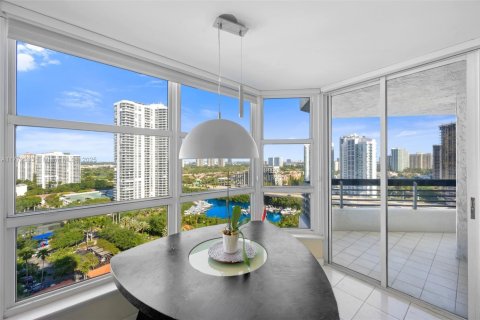 Copropriété à vendre à Aventura, Floride: 2 chambres, 126.44 m2 № 1701643 - photo 2