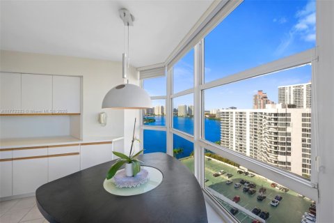 Copropriété à vendre à Aventura, Floride: 2 chambres, 126.44 m2 № 1701643 - photo 1
