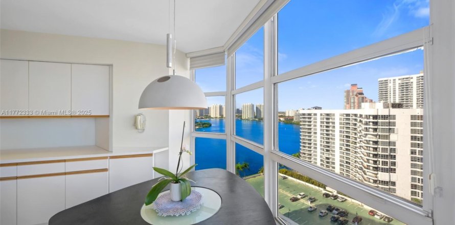 Condo à Aventura, Floride, 2 chambres  № 1701643