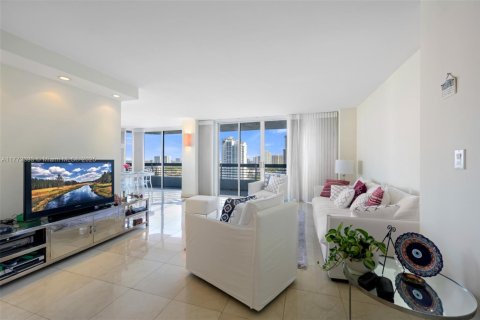 Copropriété à vendre à Aventura, Floride: 2 chambres, 126.44 m2 № 1701643 - photo 11
