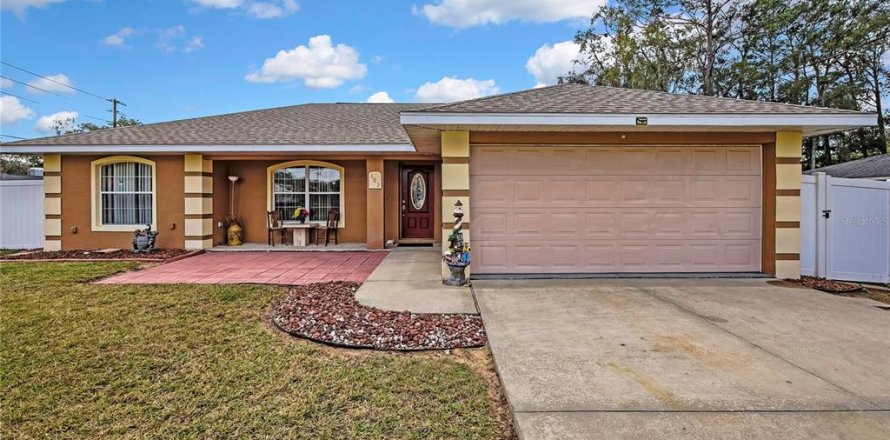 House in Inverness, Florida 3 bedrooms, 121.05 sq.m. № 2098847