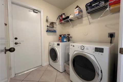 Casa en alquiler en Weston, Florida, 4 dormitorios, 196.58 m2 № 1992145 - foto 29