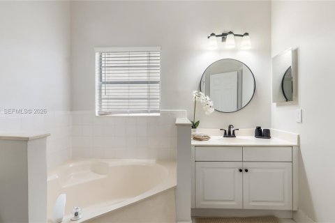 Villa ou maison à vendre à Pembroke Pines, Floride: 4 chambres, 201.78 m2 № 2021969 - photo 28