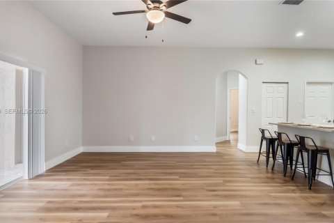 Villa ou maison à vendre à Pembroke Pines, Floride: 4 chambres, 201.78 m2 № 2021969 - photo 17