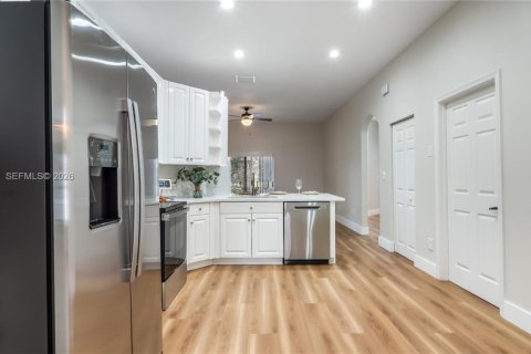 Villa ou maison à vendre à Pembroke Pines, Floride: 4 chambres, 201.78 m2 № 2021969 - photo 15