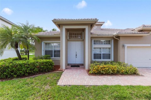 Villa ou maison à vendre à Pembroke Pines, Floride: 4 chambres, 201.78 m2 № 2021969 - photo 3