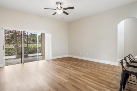 Villa ou maison à vendre à Pembroke Pines, Floride: 4 chambres, 201.78 m2 № 2021969 - photo 19