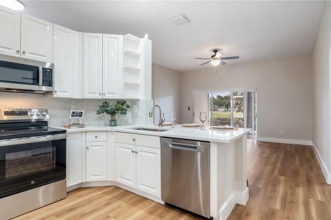 Villa ou maison à vendre à Pembroke Pines, Floride: 4 chambres, 201.78 m2 № 2021969 - photo 14