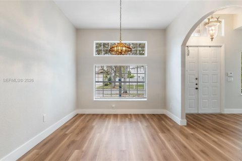 Villa ou maison à vendre à Pembroke Pines, Floride: 4 chambres, 201.78 m2 № 2021969 - photo 12