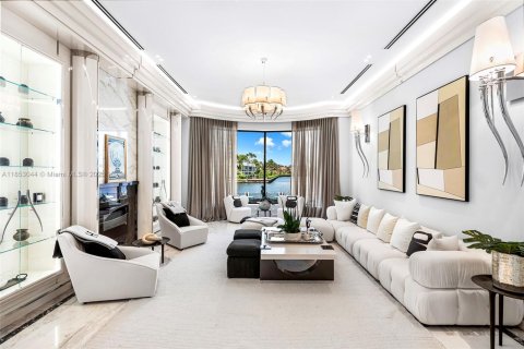 Villa ou maison à louer à Golden Beach, Floride: 8 chambres, 776.01 m2 № 1962191 - photo 15