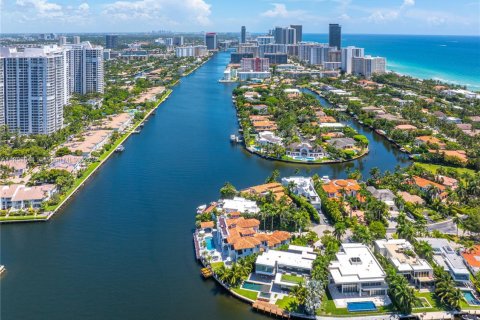 Villa ou maison à louer à Golden Beach, Floride: 8 chambres, 776.01 m2 № 1962191 - photo 4